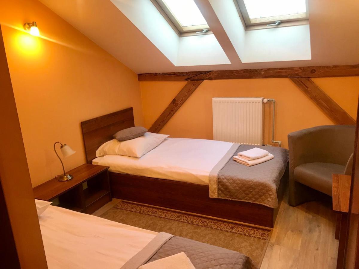 Hotelik Polonia โลวิคซ์ ภายนอก รูปภาพ