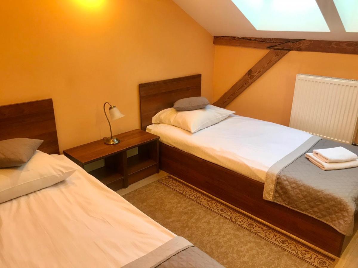 Hotelik Polonia โลวิคซ์ ภายนอก รูปภาพ