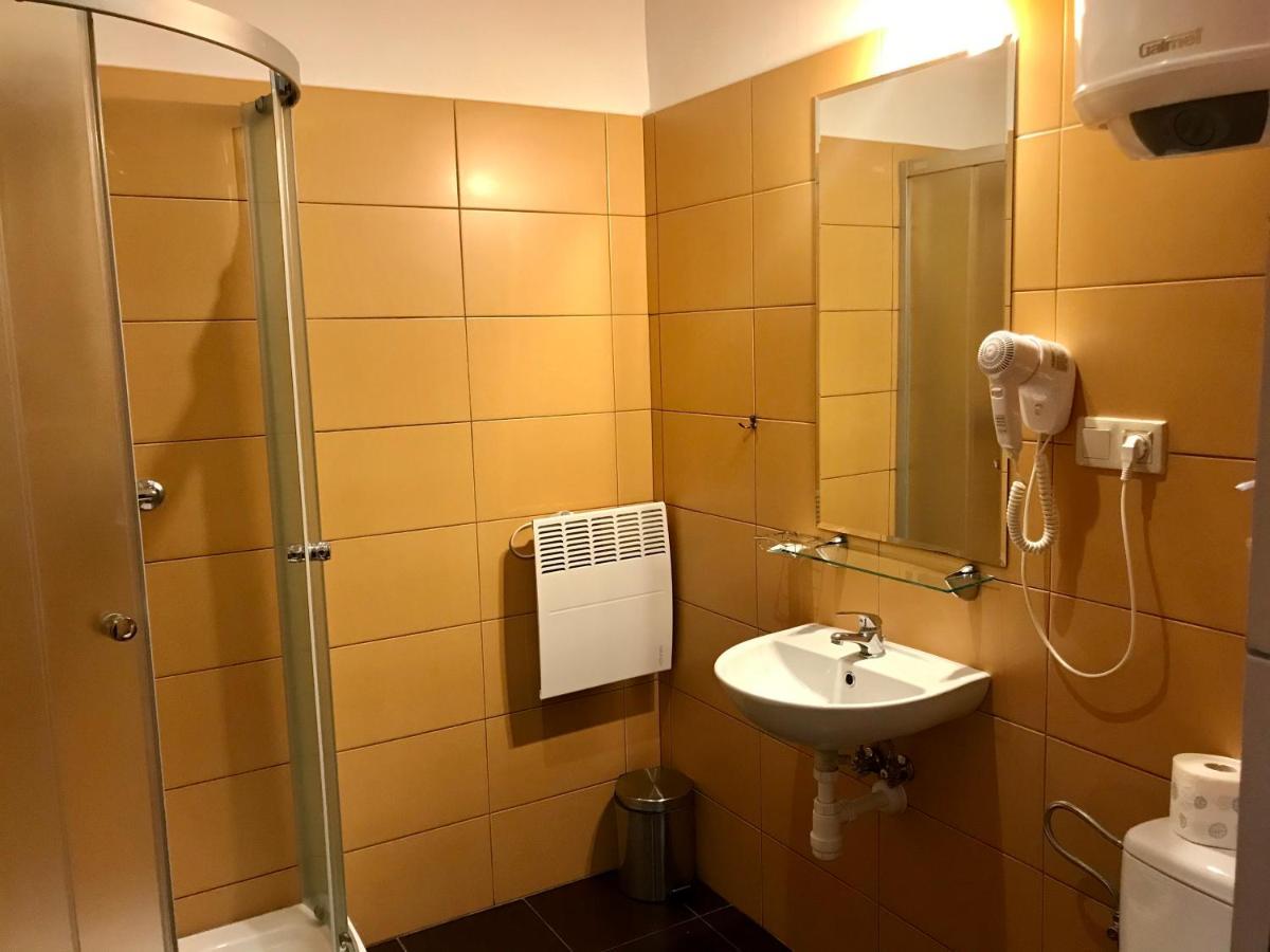 Hotelik Polonia โลวิคซ์ ภายนอก รูปภาพ