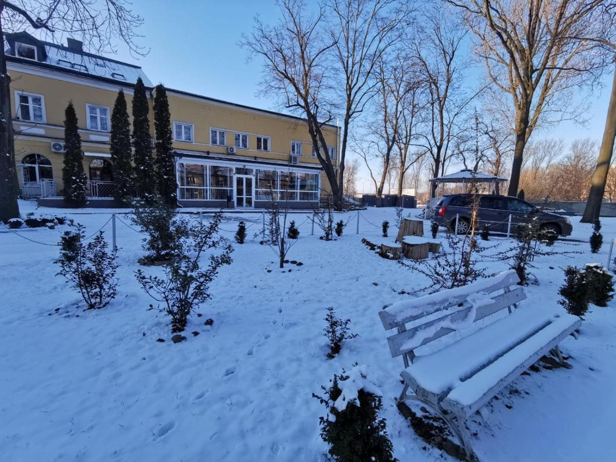 Hotelik Polonia โลวิคซ์ ภายนอก รูปภาพ