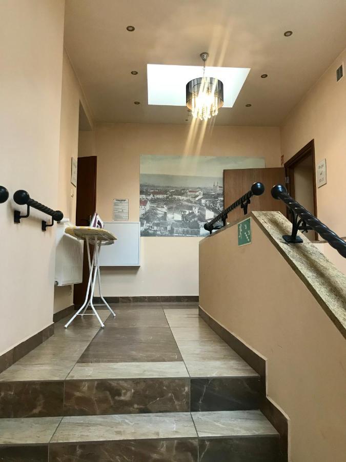 Hotelik Polonia โลวิคซ์ ภายนอก รูปภาพ