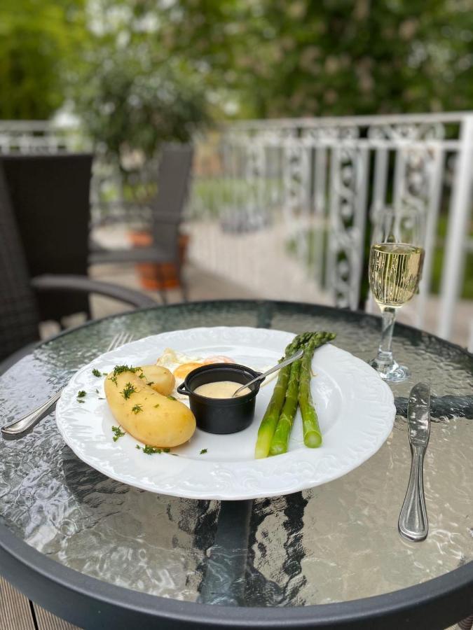 Hotelik Polonia โลวิคซ์ ภายนอก รูปภาพ