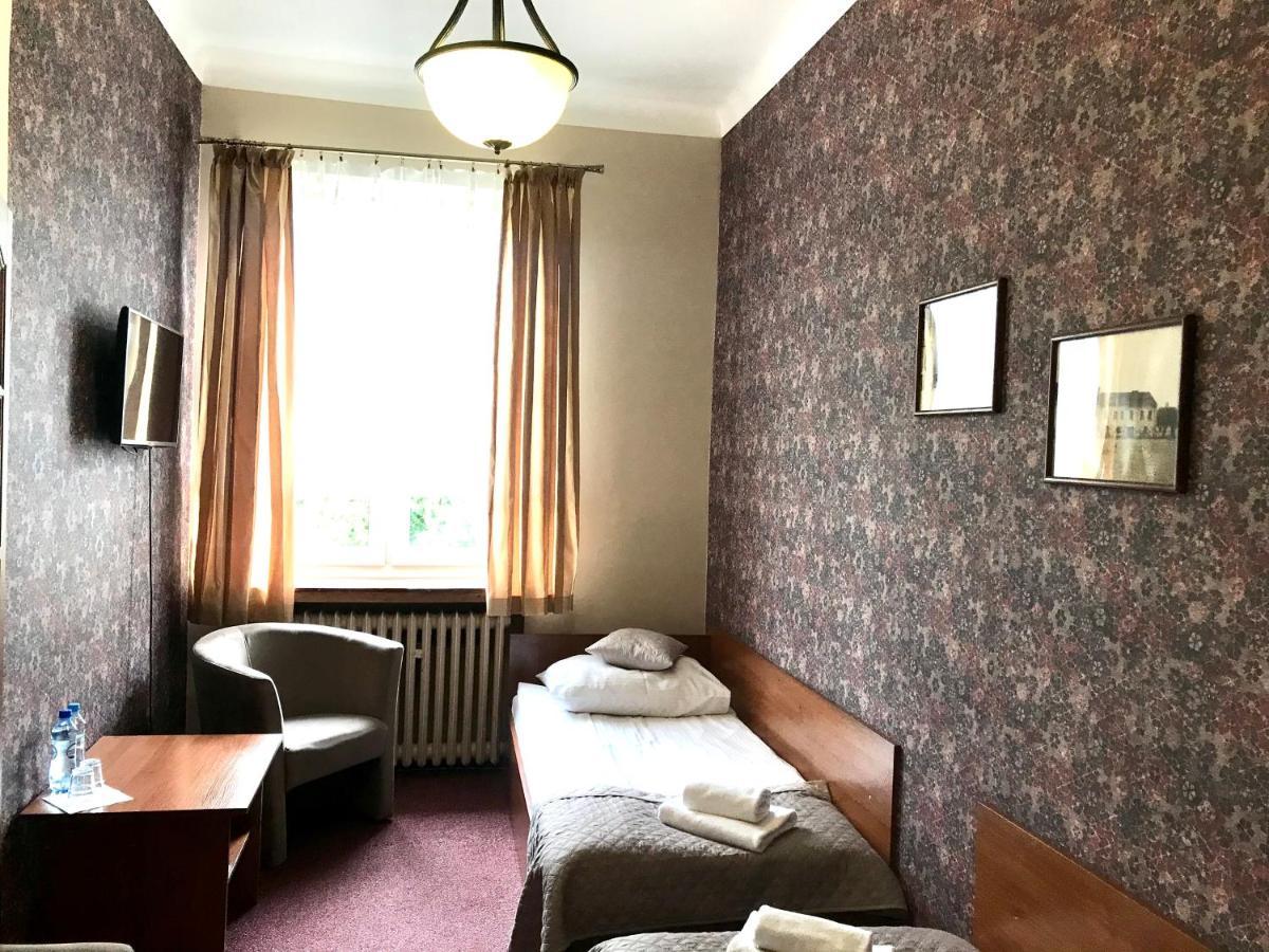 Hotelik Polonia โลวิคซ์ ภายนอก รูปภาพ